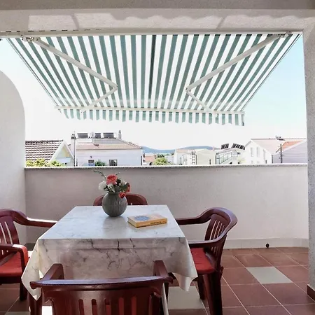 Lasan - 150 M From Sea Apartment