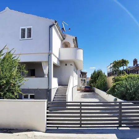 Lasan - 150 M From Sea Apartment